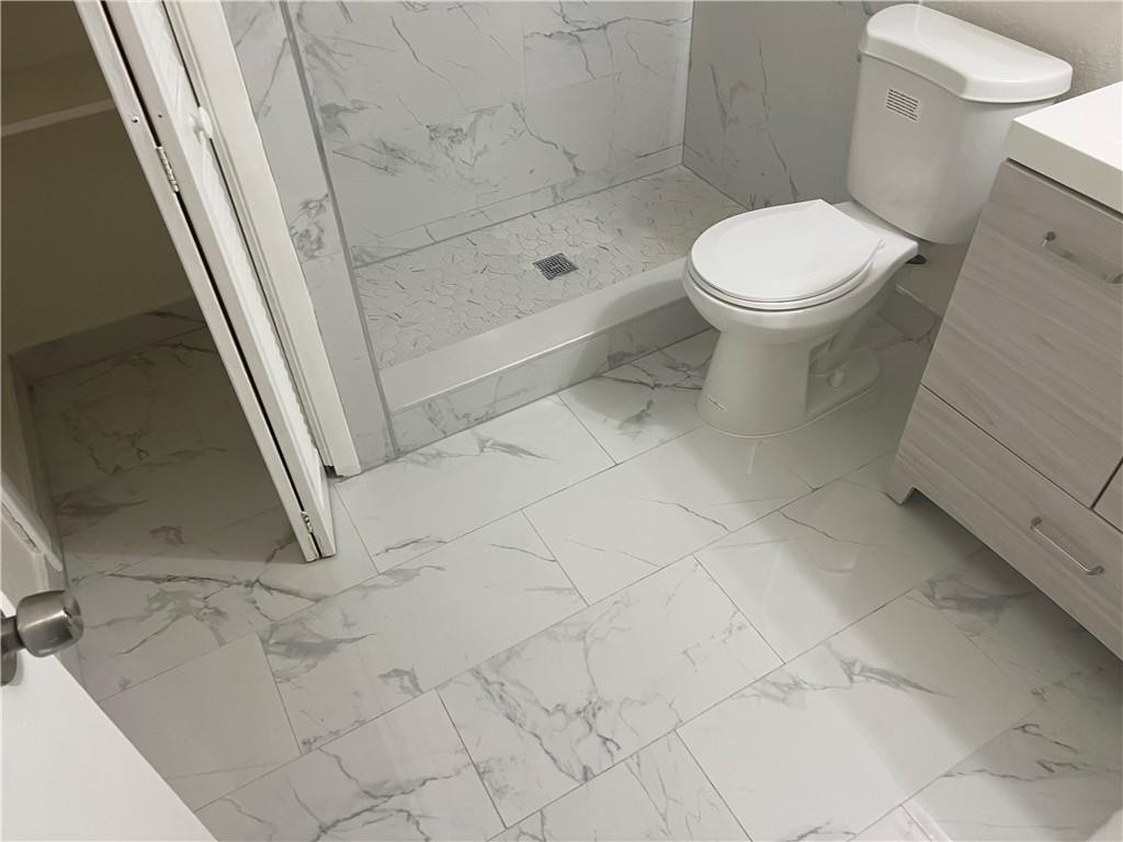 CASTLEWOOD 71-37 B - Residential Income