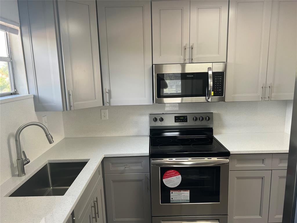 CASTLEWOOD 71-37 B - Residential Income