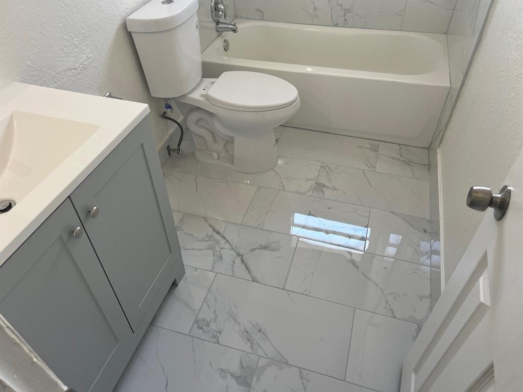 CASTLEWOOD 71-37 B - Residential Income