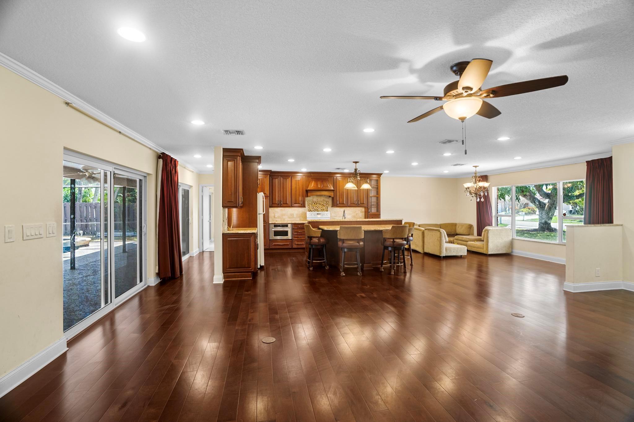 100 SW 15th Court