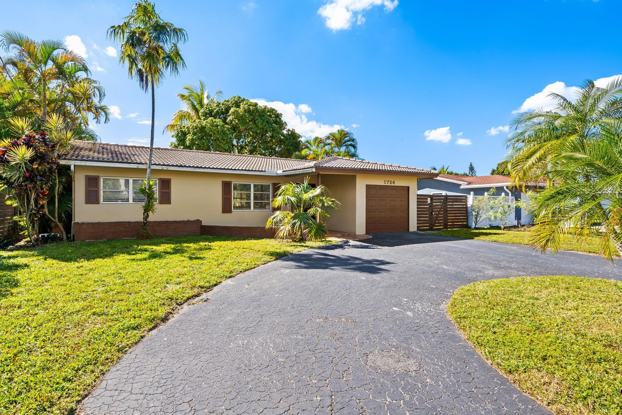 Royal Palm Isles - Residential Lease