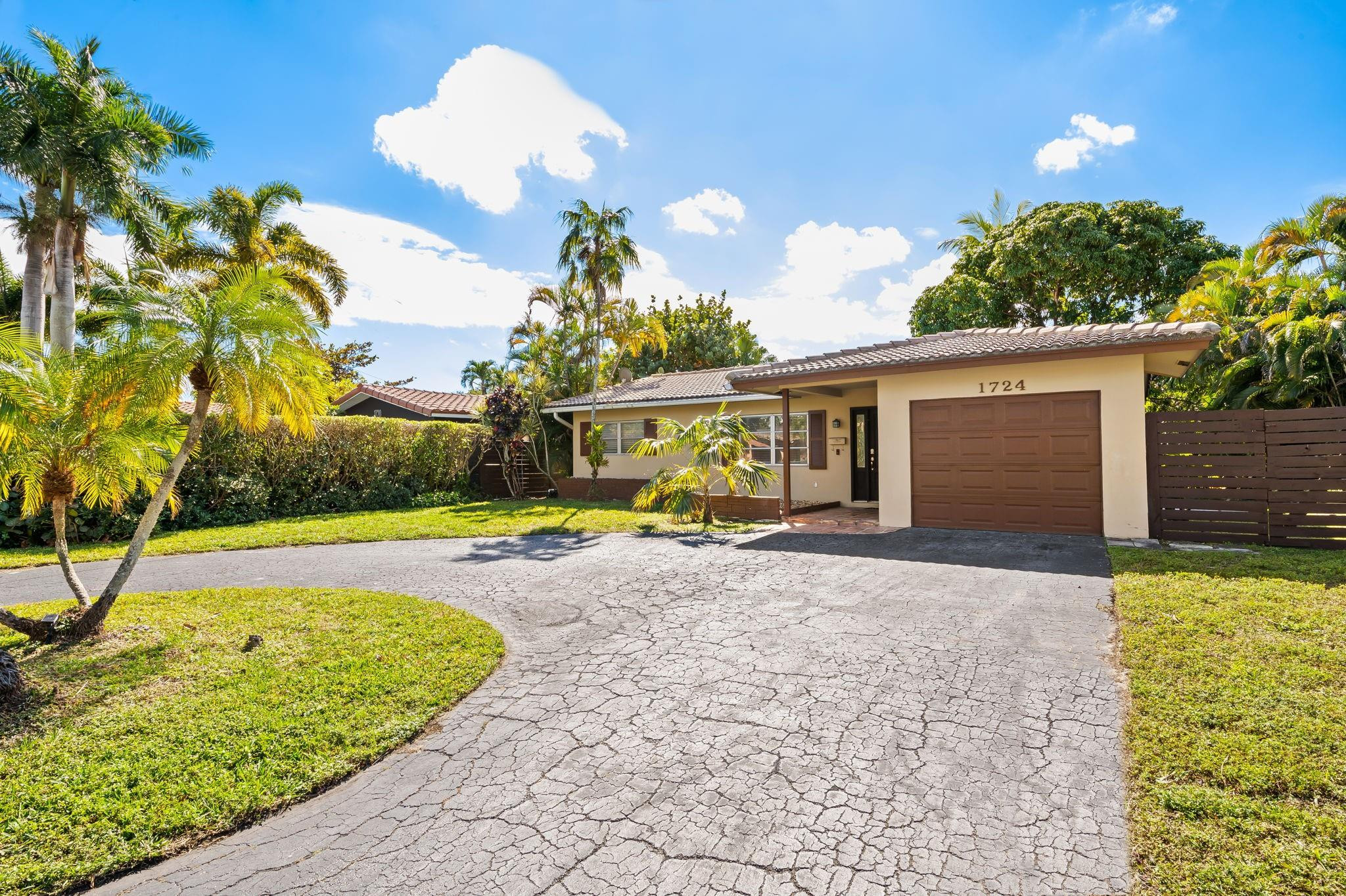 Royal Palm Isles - Residential Lease