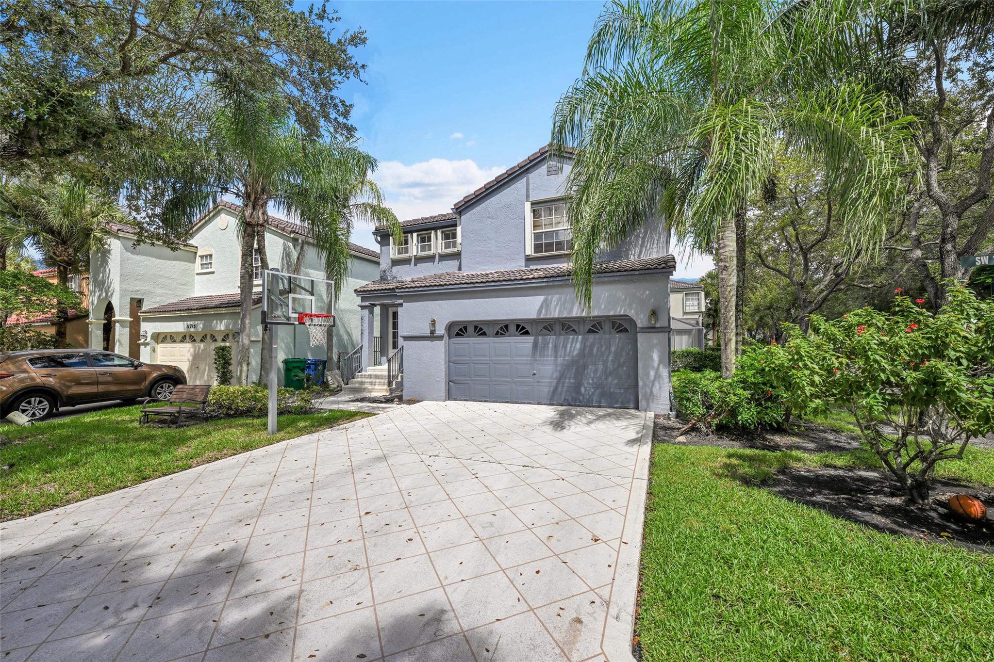 West Glen Manor 145-7 B - Residential