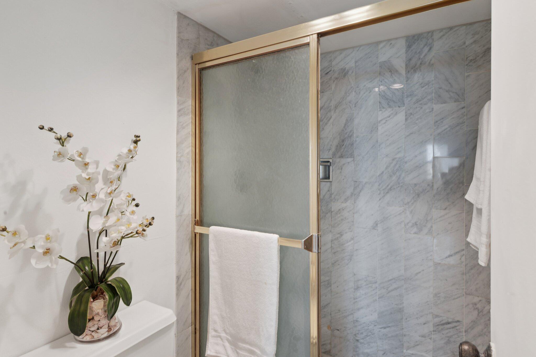 ARISTOCRAT OCEAN AND - Residential