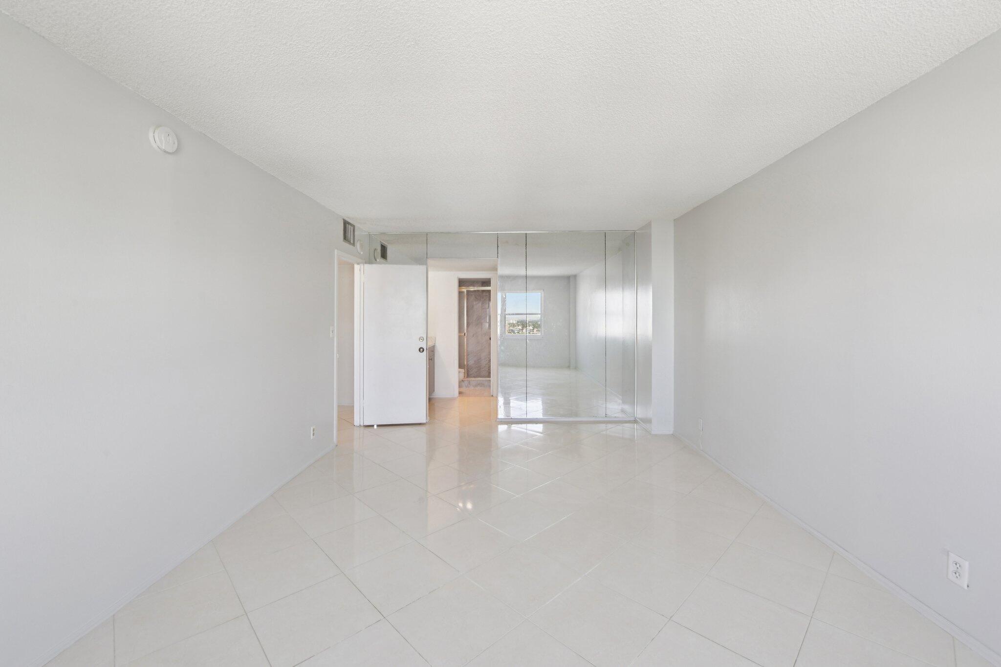 ARISTOCRAT OCEAN AND - Residential