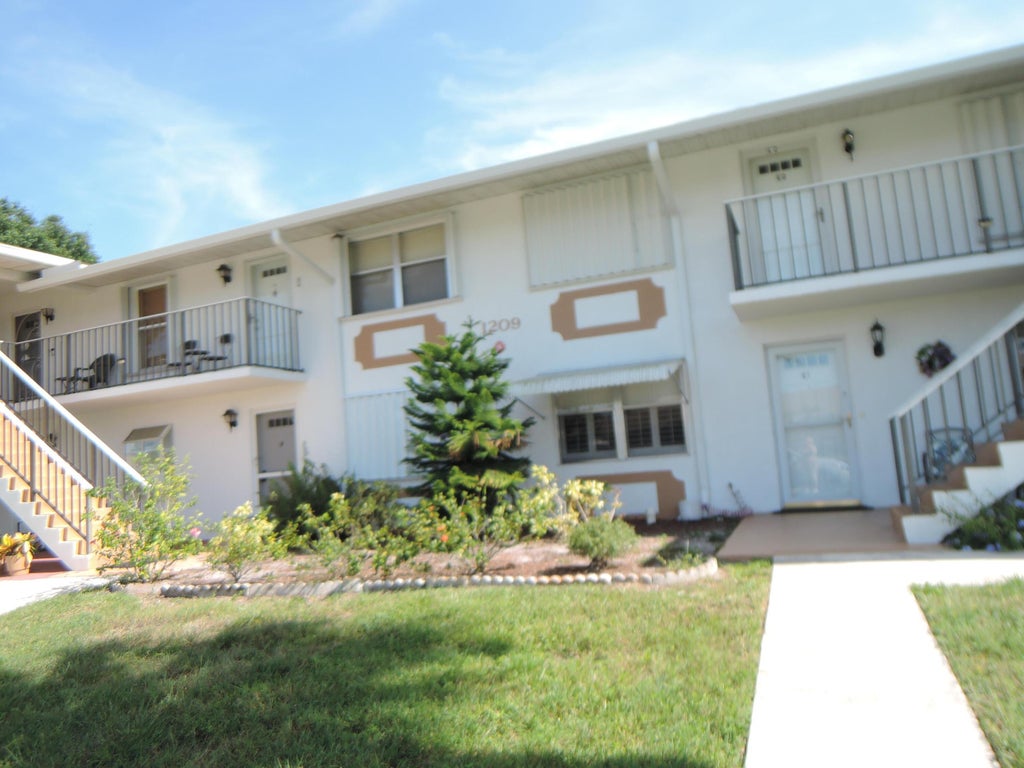 Photo of 1209 S Lakes End Drive #D2, Fort Pierce, FL 34982 (MLS # B26082382)