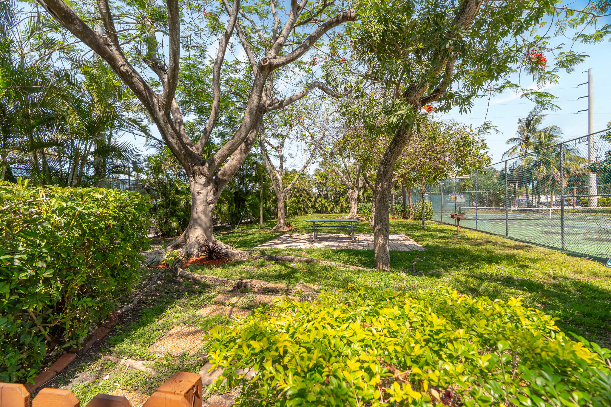 PALM-AIRE VILLAGE 4TH SECTION - Residential