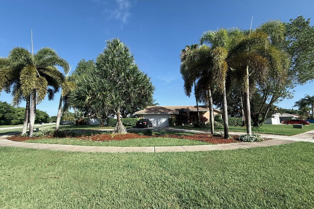 Photo of 10884 Paso Fino Drive, Lake Worth, FL 33449 (MLS # B26050365)