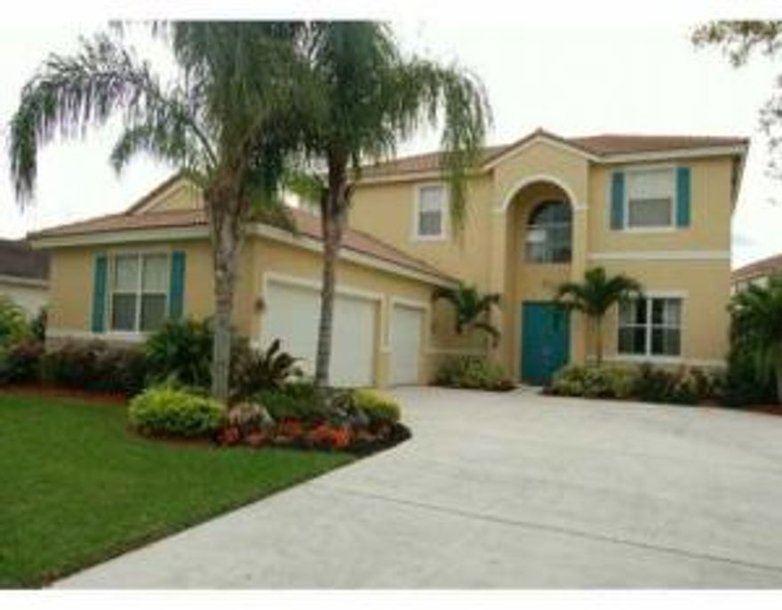 FABULOUS SYDNEY MODEL POOL HOME.TRUE 4 BDRM,3 BATHS, 3 CAR GARAGE PLUS A HUGE LOFT WITH BUILT-IN OFFICE. SOARING CATHEDRAL CEILING.TILE & BRAND NEW WOOD LAMINATE FLOORS.PERFECT FOR ENTERTAINING, ENJOY THE HUGE COVERED SCREEN PATIO WITH HEATED POOL & SPA!NICE BRICK PAVERS ON PATIO DECK AND VERY PRIVATE LOT. FULL BEDRM & FULL BATH ON THE FIRST FLOOR.MASTER SUITE WITH TRAY CEILINGS, SEPARATE ROMAN TUB, HUGE CALIFORNIA WALK IN CLOSET AND BEAUTIFUL WOOD FLOORS. KITCHEN FEATURES NEWER STAINLESS STEEL APPLIANCES & 42'' WHITE WOOD CABINET AND OPEN TO THE HUGE FAMILY ROOM. THERE'S A SEPARATE FORMAL LIVING/DINING ROOM AREA. STACKABLE FRONT  LOADING WASHER & DRYER. A/C & POOL HEATER & PUMP 2 YRS NEW. BRING ALL OFFERS.