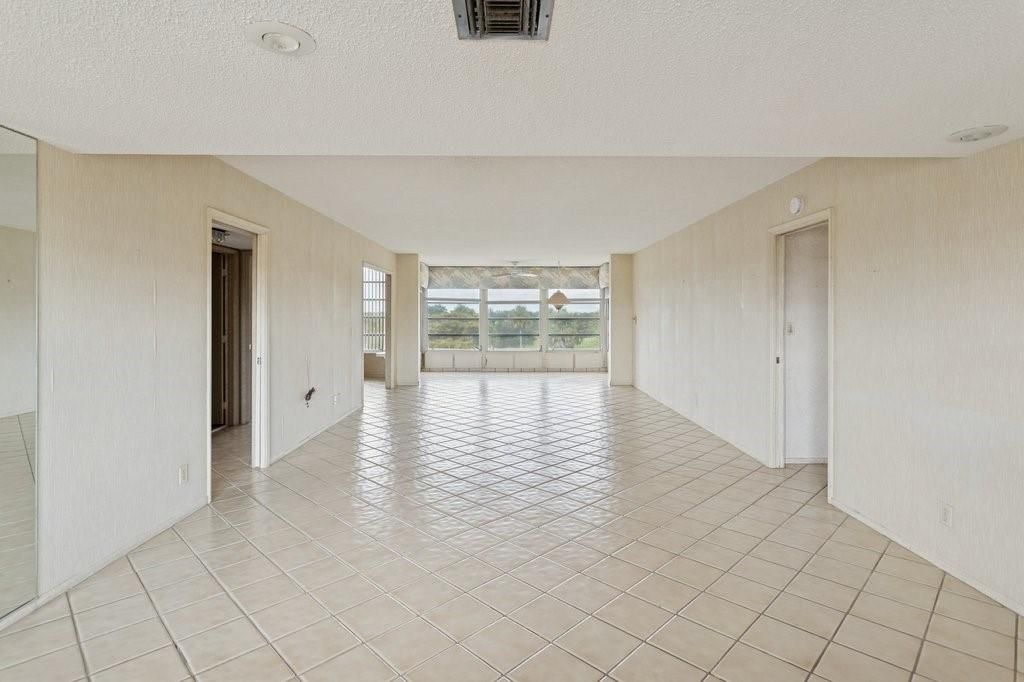 Photo of 3960 Oaks Clubhouse Drive #502, Pompano Beach, FL 33069 (MLS # F10538161)