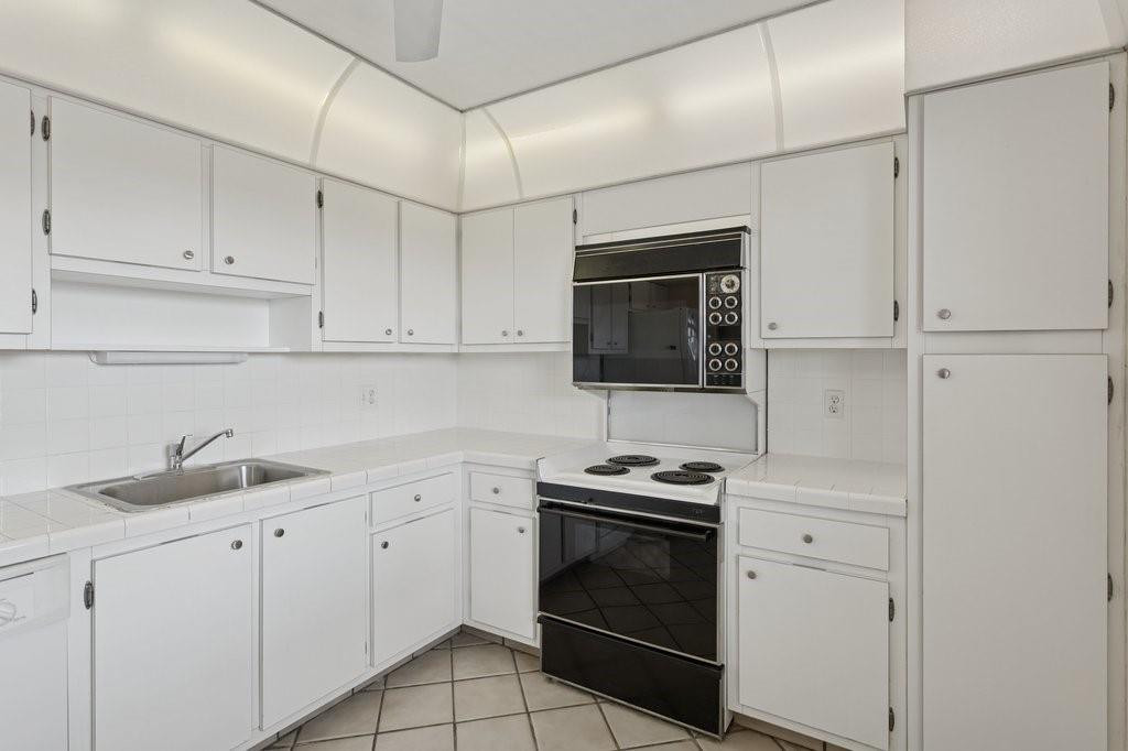 3960 Oaks Clubhouse Drive 502