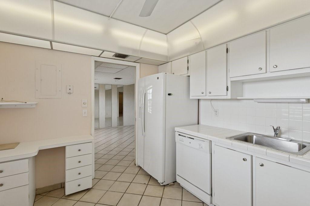 3960 Oaks Clubhouse Drive 502