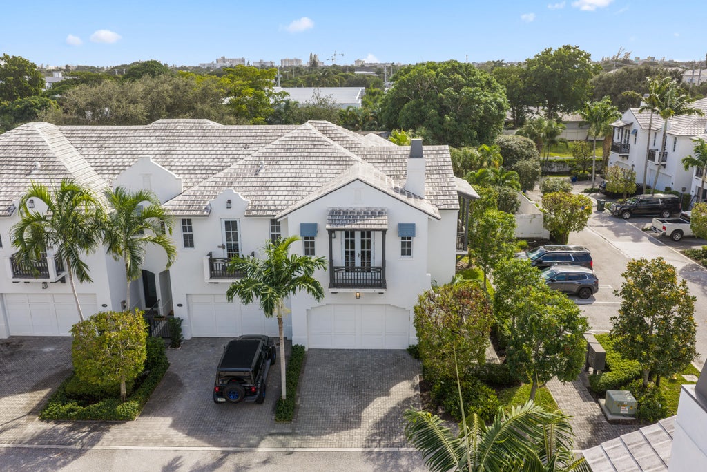 Photo of 914 St George Boulevard, Delray Beach, FL 33483 (MLS # B26093430)