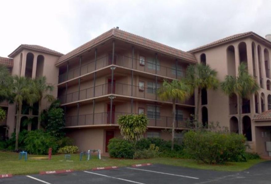 West Boca Great Location! This remodeled 4th floor unit is a 2/2 with lots of light. New stainless appliances. Sunroom patio. New fitness center, community pools, playgrounds to entertain the kids. A+ Boca Schools. Quick approval process.