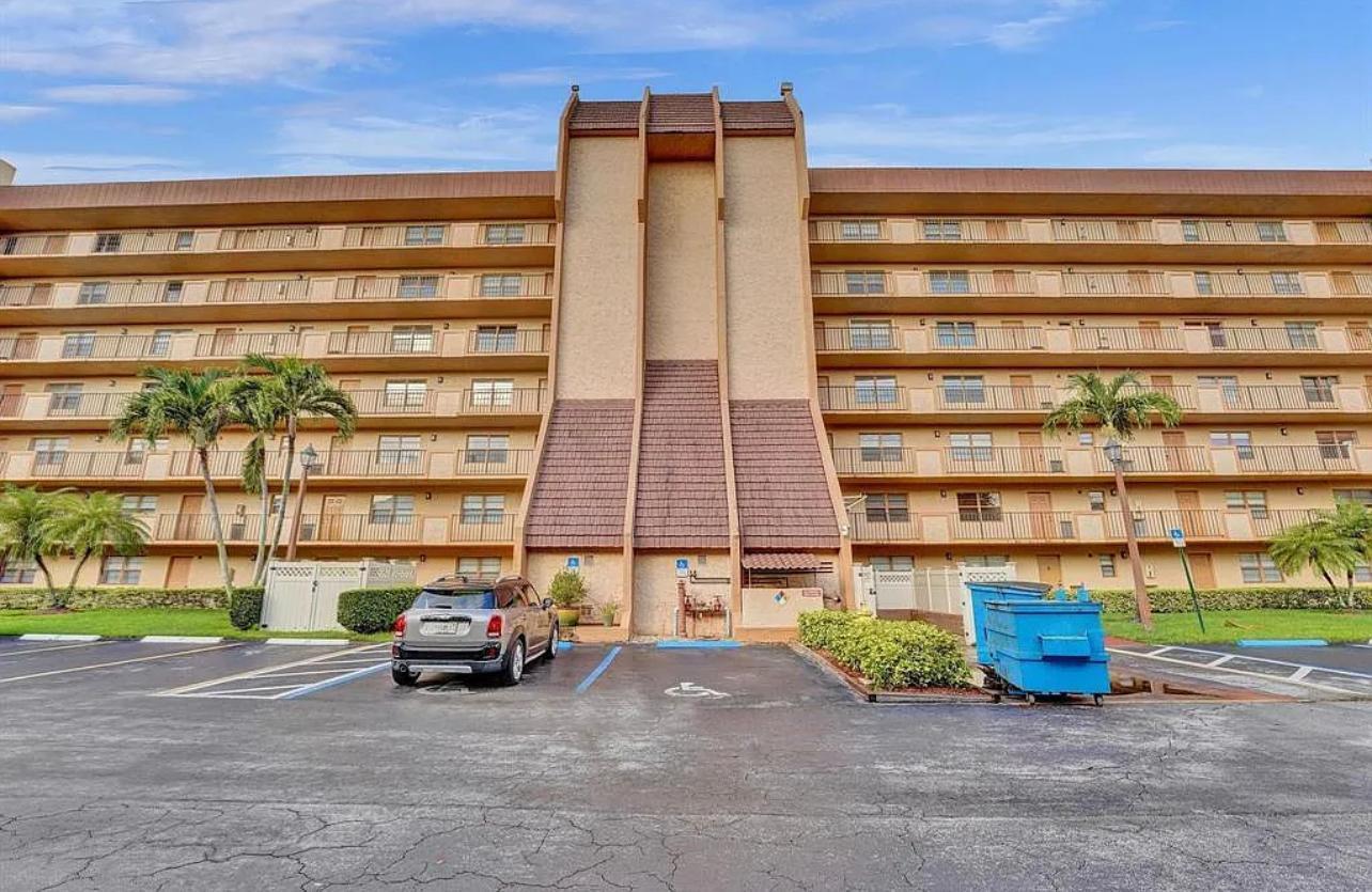 3001 W Rolling Hills 608, Davie FL 33328