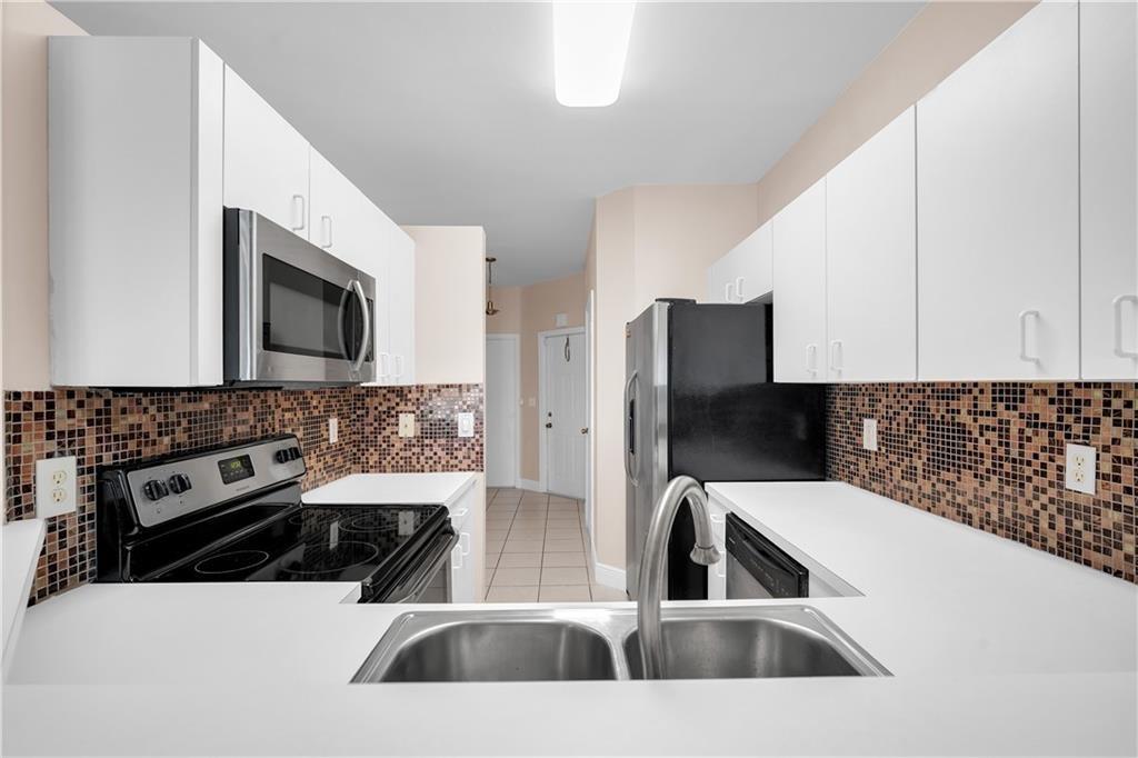 PELICAN POINTE - Residential Lease