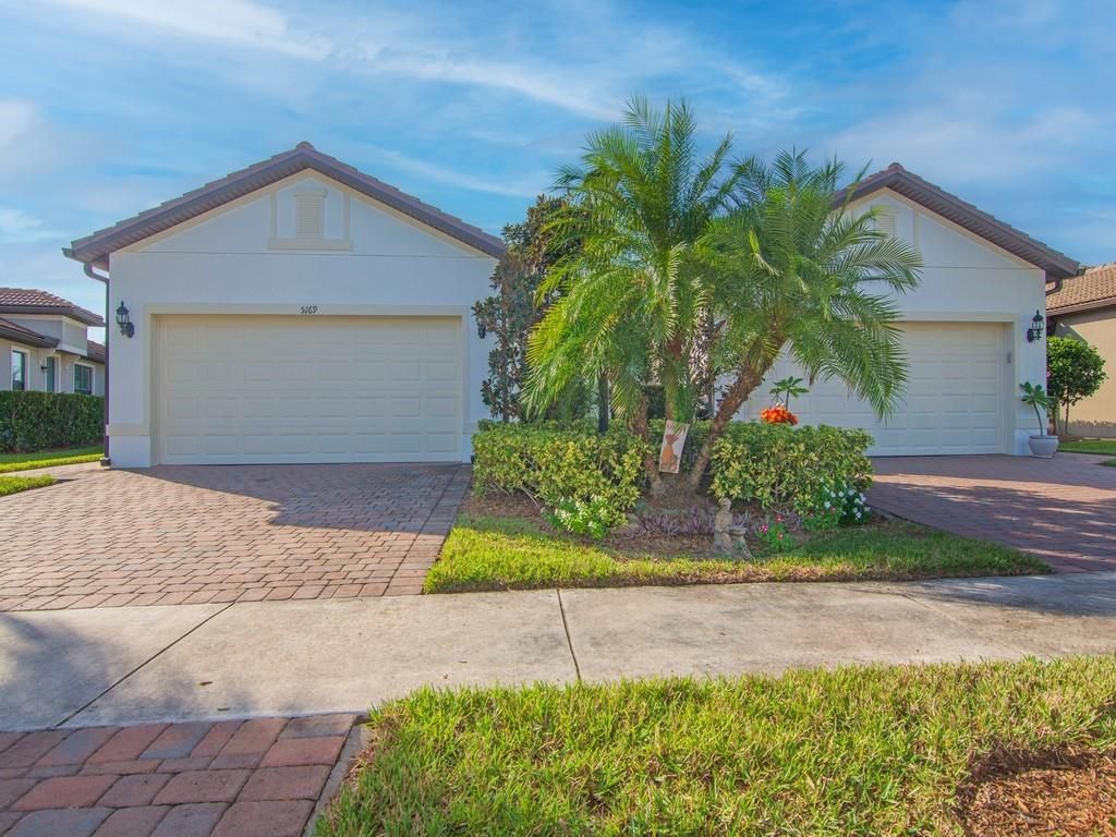 Photo of 5169 Longhorn Drive, Vero Beach, FL 32967 (MLS # F10410700)