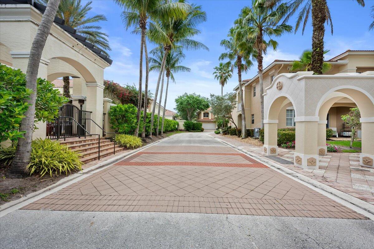 CIELO TOWNHOMES AT SHOPS OF DONALD ROSS - Residential