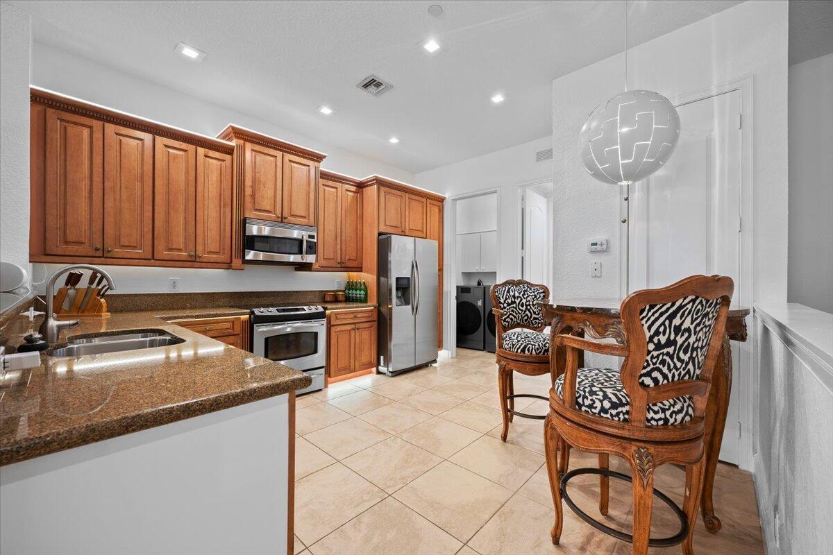 CIELO TOWNHOMES AT SHOPS OF DONALD ROSS - Residential