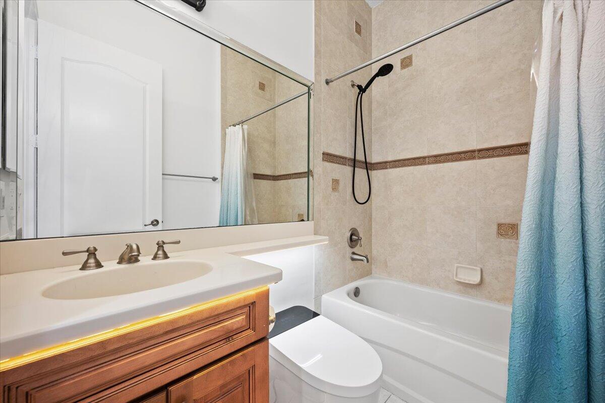 CIELO TOWNHOMES AT SHOPS OF DONALD ROSS - Residential