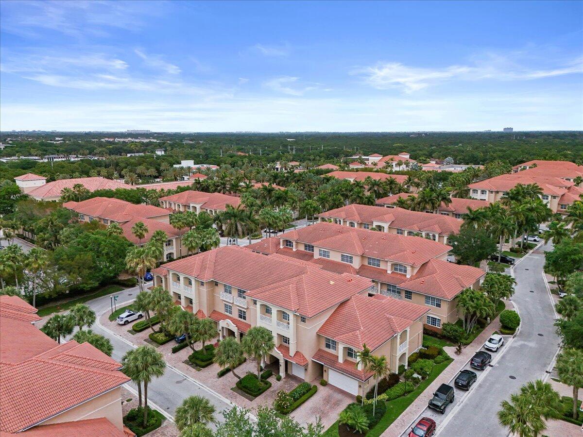 CIELO TOWNHOMES AT SHOPS OF DONALD ROSS - Residential