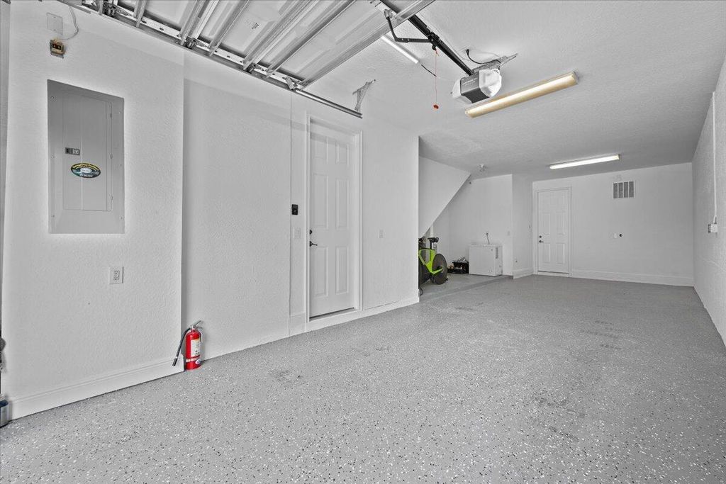 Photo of 5102 Artesa Way W, Palm Beach Gardens, FL 33418 (MLS # B26016222)