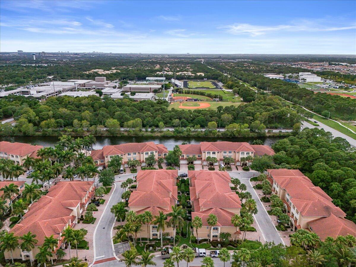 CIELO TOWNHOMES AT SHOPS OF DONALD ROSS - Residential