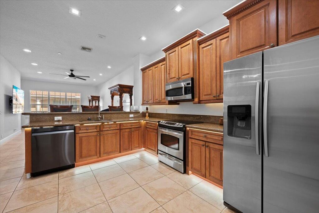 Photo of 5102 Artesa Way W, Palm Beach Gardens, FL 33418 (MLS # B26016222)