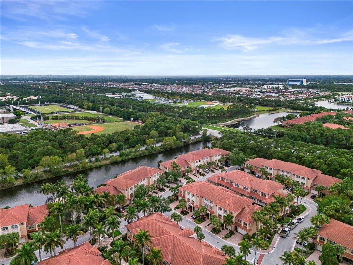 CIELO TOWNHOMES AT SHOPS OF DONALD ROSS - Residential