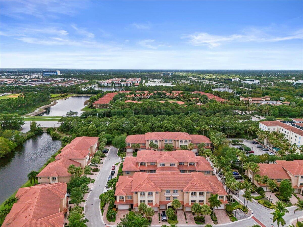 CIELO TOWNHOMES AT SHOPS OF DONALD ROSS - Residential