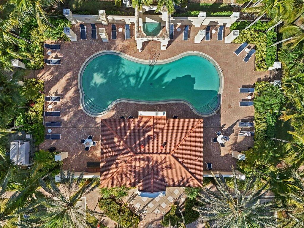 Photo of 5102 Artesa Way W, Palm Beach Gardens, FL 33418 (MLS # B26016222)