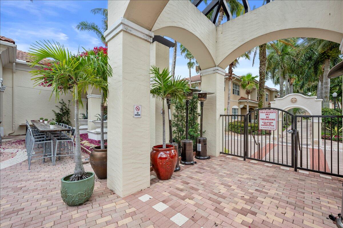 CIELO TOWNHOMES AT SHOPS OF DONALD ROSS - Residential