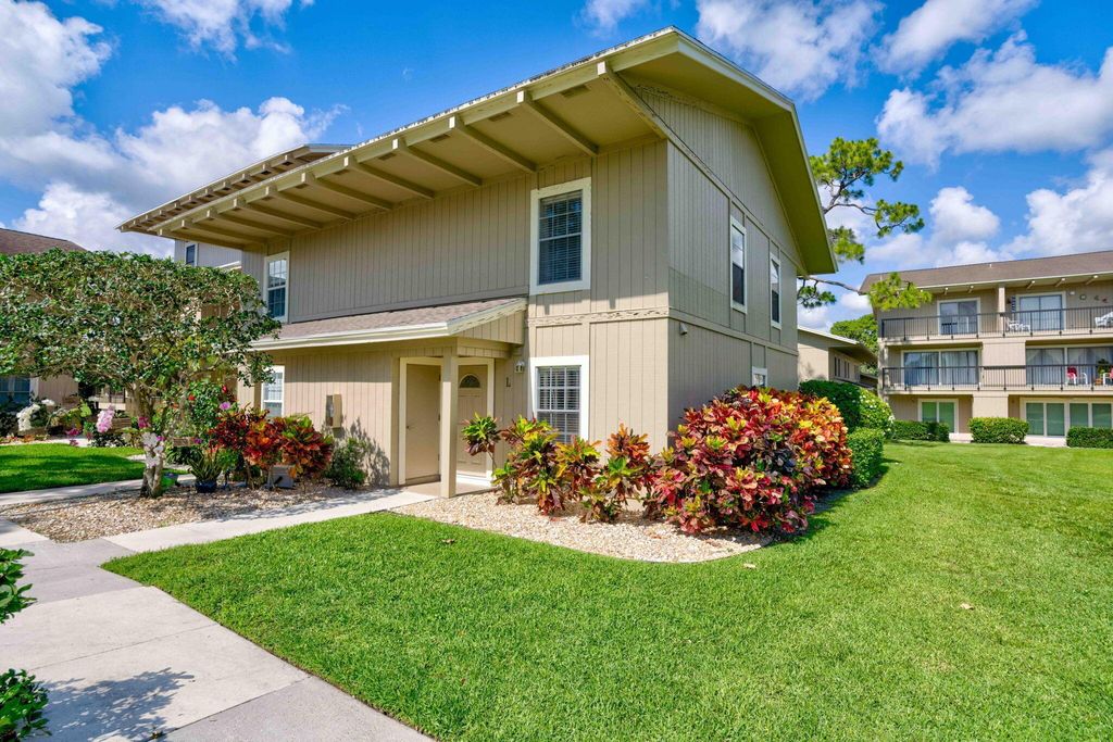 Photo of 18580 SE Wood Haven Lane #L, Jupiter, FL 33469 (MLS # R10984406)