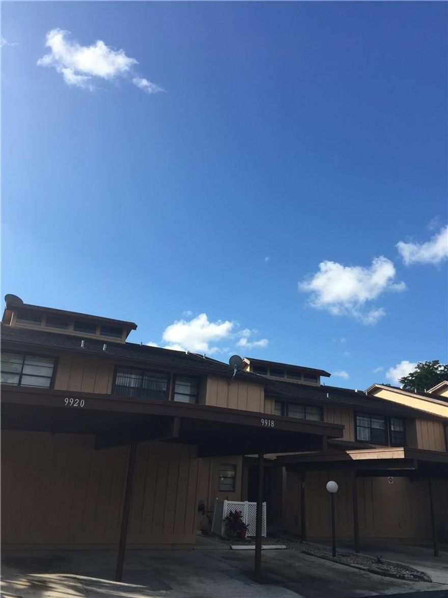 BEAUTIFUL SPACIOUS 3/2.5 TOWNHOME WITH LOFT WHICH COULD BE USED AS 4TH BEDROOM. UPGRADED EAT IN KITCHEN,FORMAL DINING AREA,LIVING ROOM WITH ADDITIONAL SUNKEN WET BAR AREA. TILE DOWNSTAIRS, WOOD LAMINATE UPSTAIRS,UPGRADED BATHROOMS, LARGE PATIO AREA WITH CANAL VIEW. OUTSIDE STORAGE AREA, FULL SIZE WASHER AND DRYER, COMMUNITY POOL, WATER INCLUDED!!!