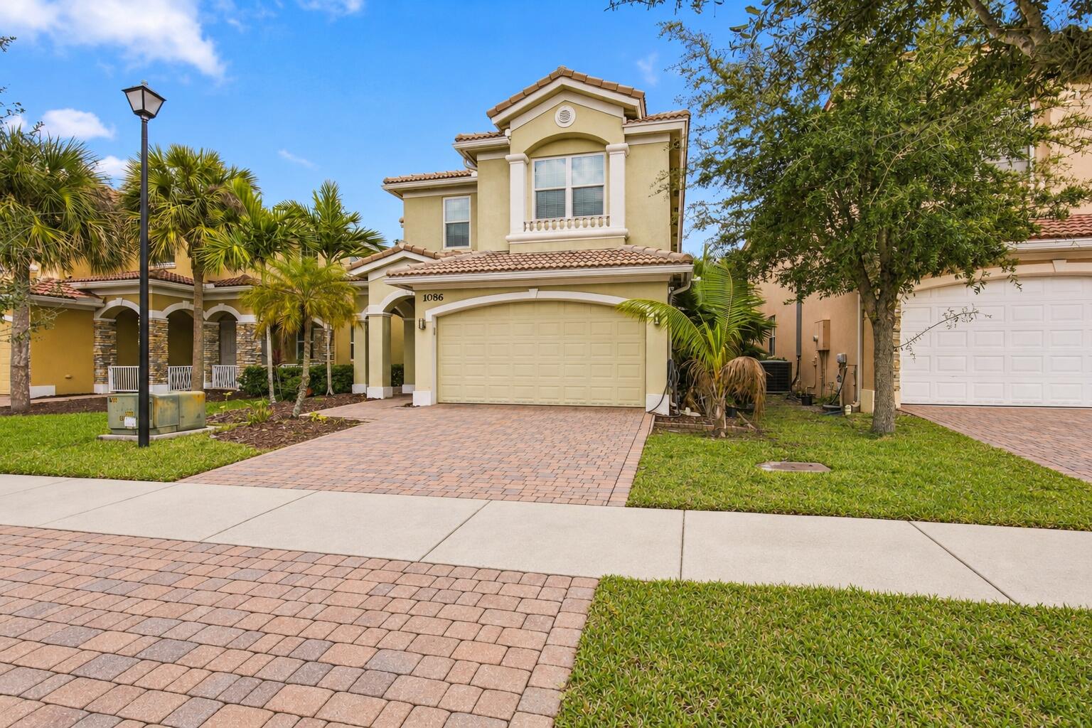 1086 NW LEONARDO Circle