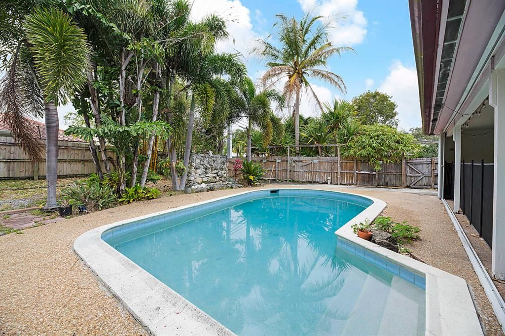 Photo of 901 SW 12th Avenue, Boca Raton, FL 33486 (MLS # R10678988)