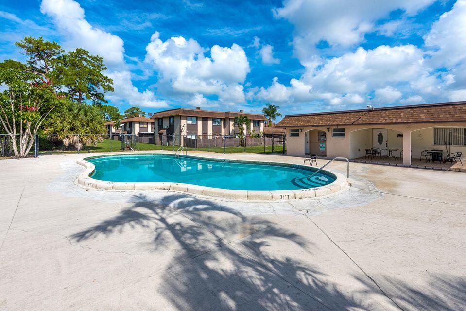 QUAIL HOLLOW CONDO - Residential Lease