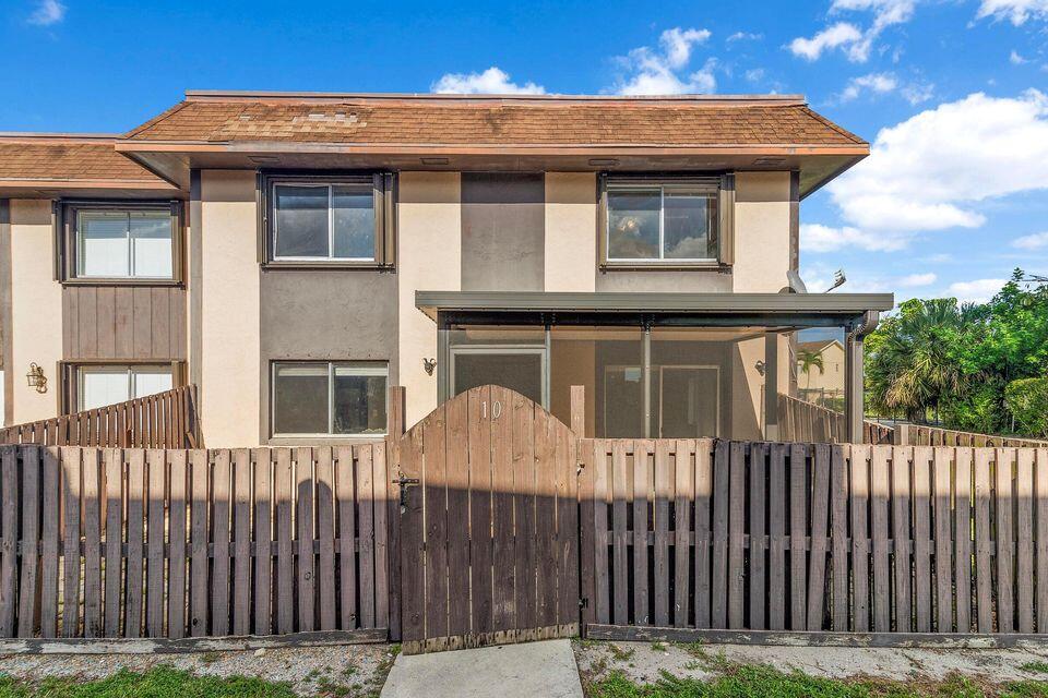 QUAIL HOLLOW CONDO - Residential Lease