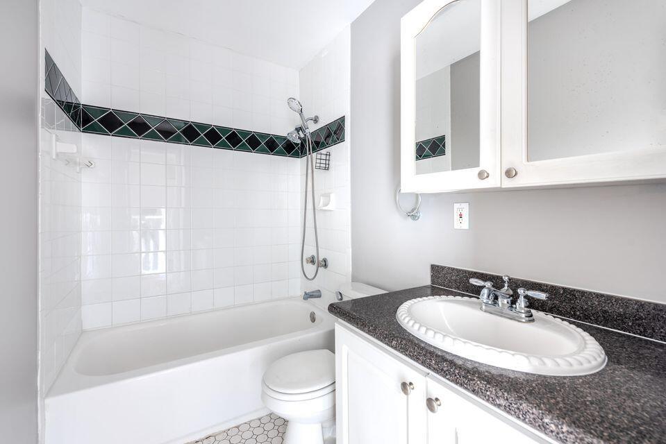 QUAIL HOLLOW CONDO - Residential Lease