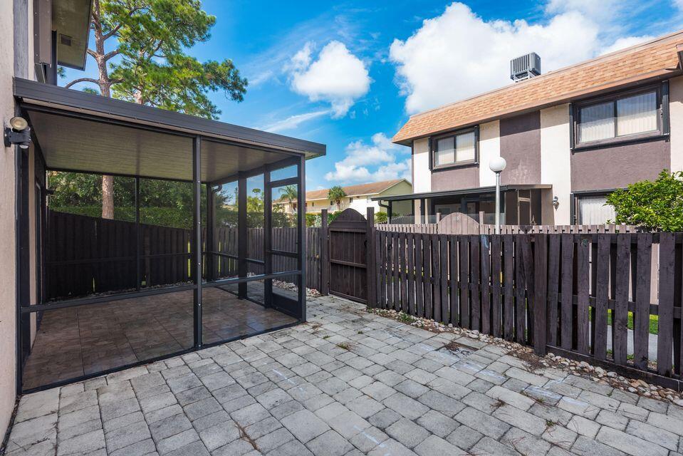 QUAIL HOLLOW CONDO - Residential Lease