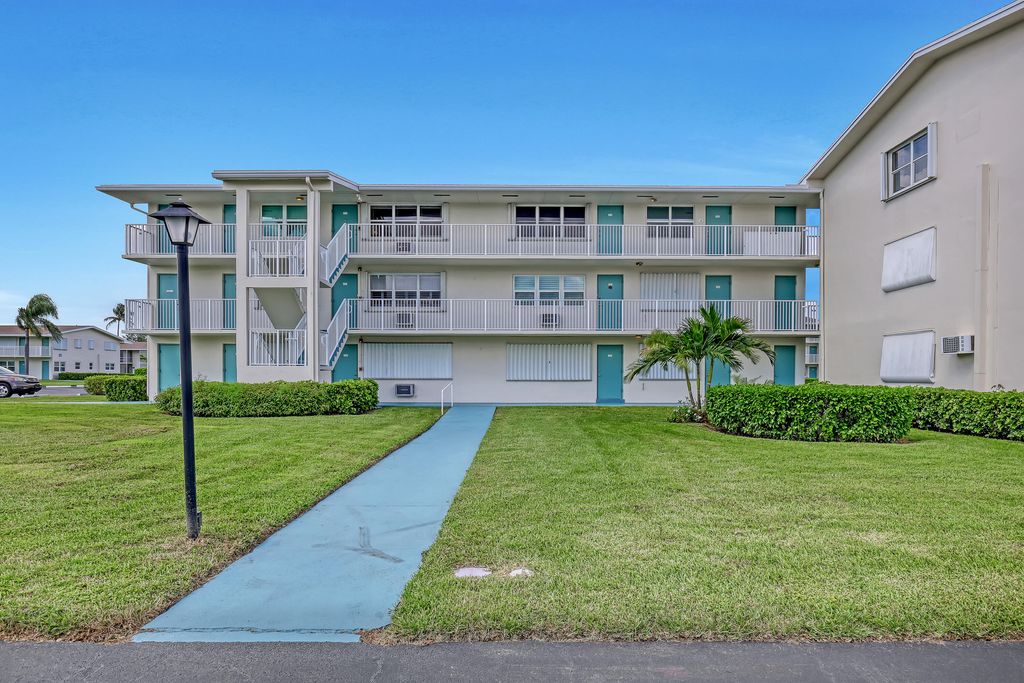 Photo of 650 E Horizons #302, Boynton Beach, FL 33435 (MLS # R11022341)