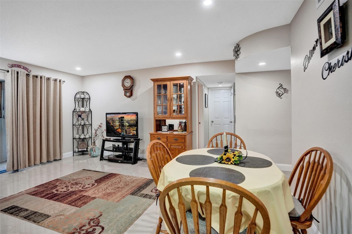 SABAL PALM VILLAGE 2 COND - Residential