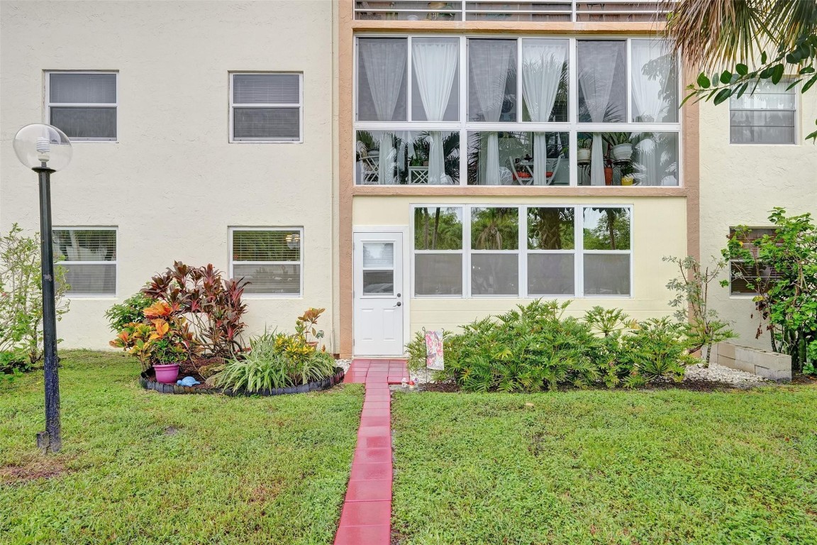 SABAL PALM VILLAGE 2 COND - Residential