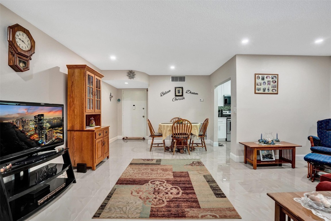 SABAL PALM VILLAGE 2 COND - Residential