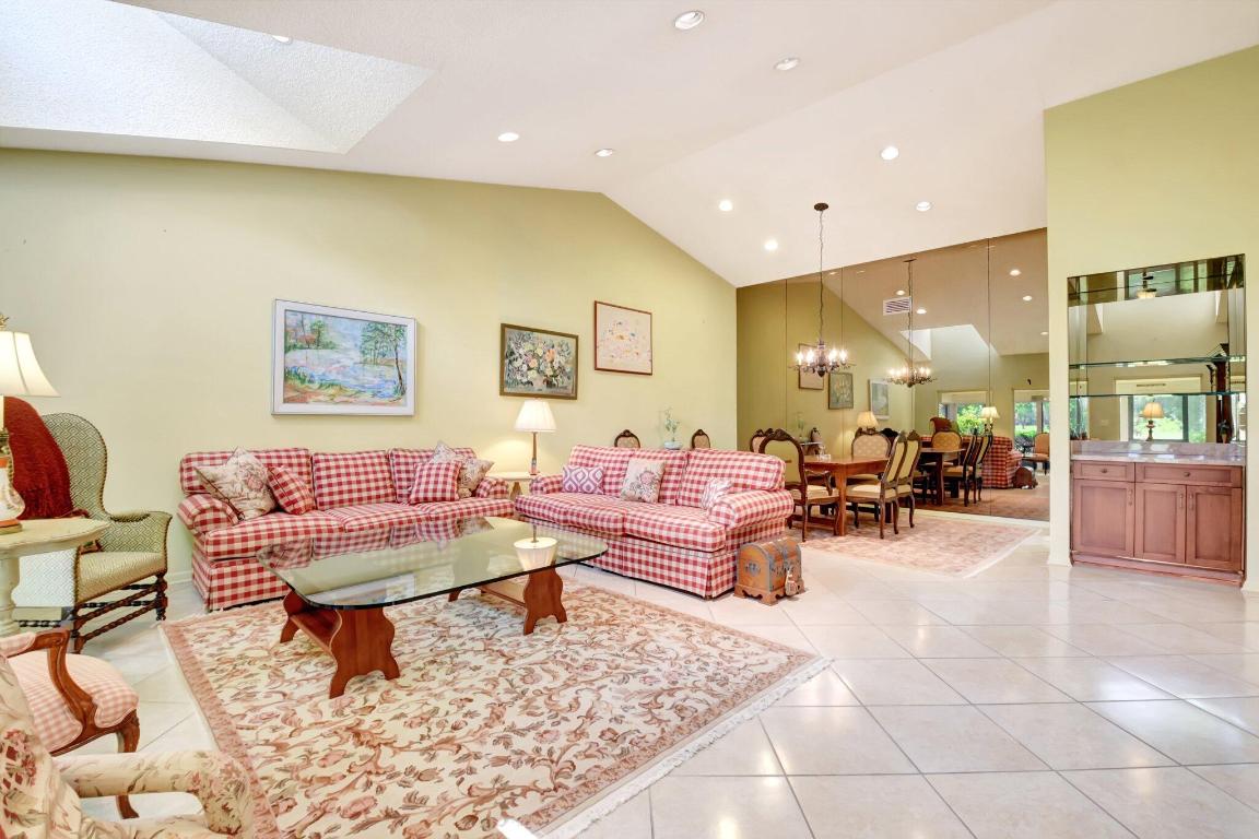 FOUNTAINS OF PALM BEACH CONDO 8 - Residential