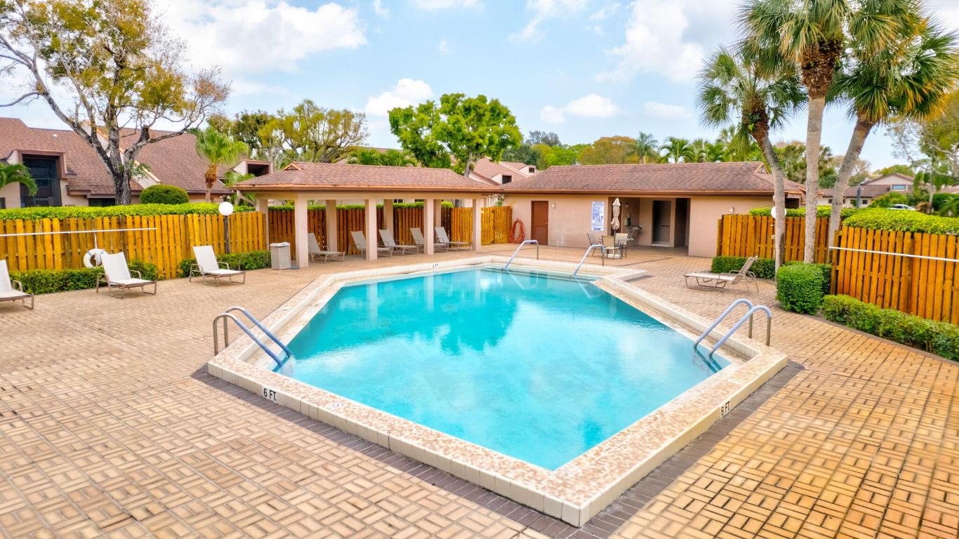 FOUNTAINS OF PALM BEACH CONDO 8 - Residential