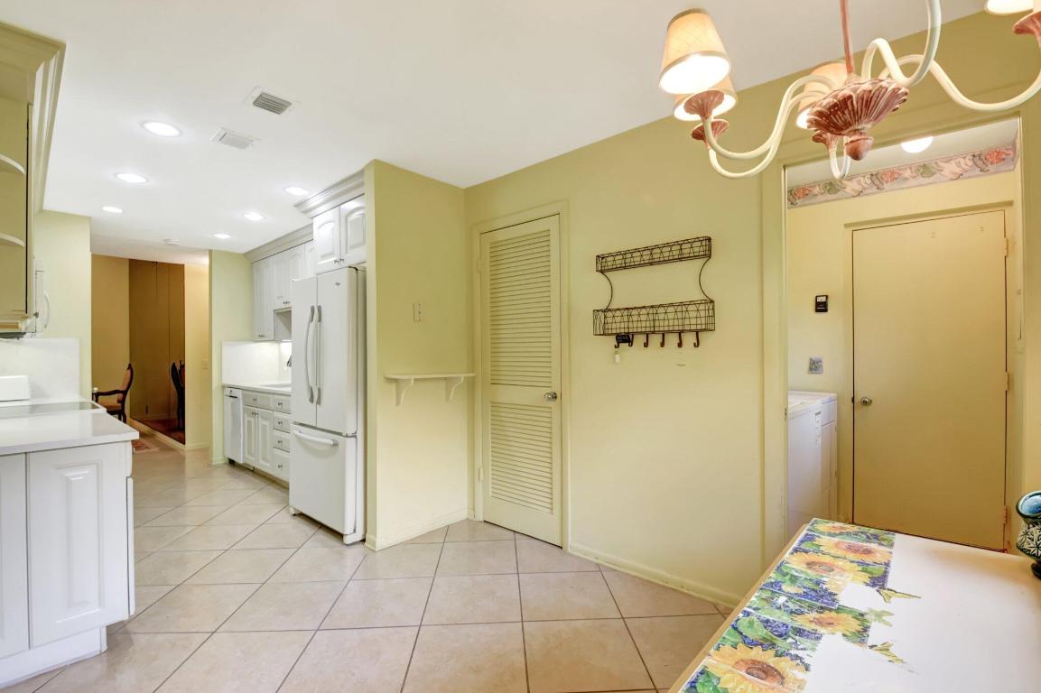 FOUNTAINS OF PALM BEACH CONDO 8 - Residential