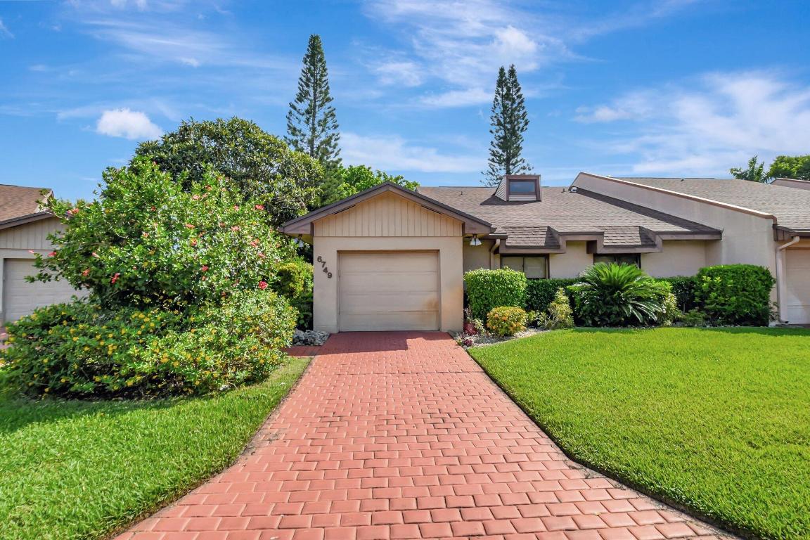 FOUNTAINS OF PALM BEACH CONDO 8 - Residential