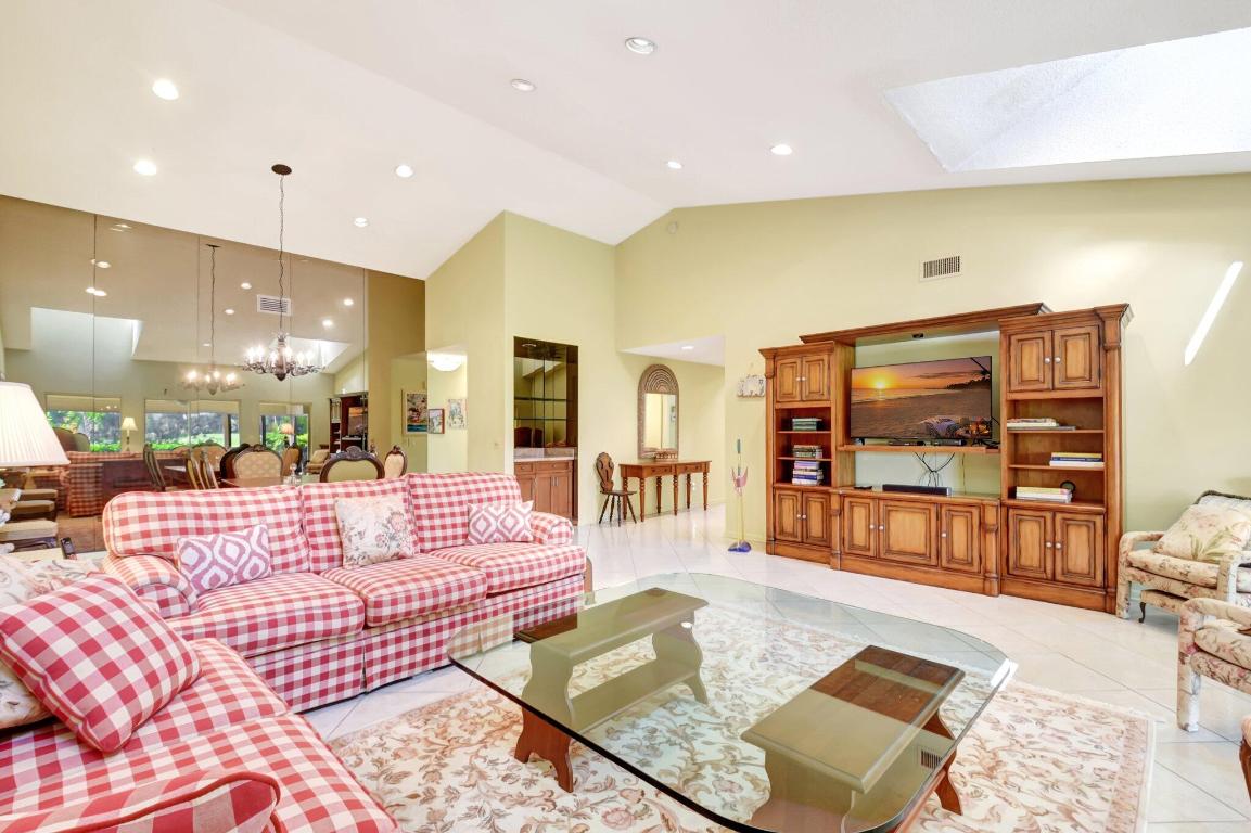 FOUNTAINS OF PALM BEACH CONDO 8 - Residential