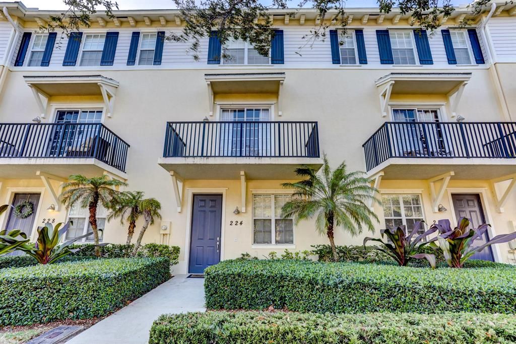 Photo of 224 Quarry Knoll Way, Jupiter, FL 33458 (MLS # R10690938)